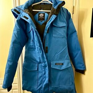 Size miss-labeled Canada Goose Black and Blue Parka